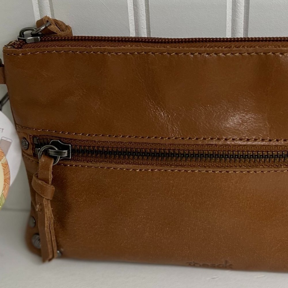 The SAK charging wristlet Sanibel NWT - Picture 1 of 15